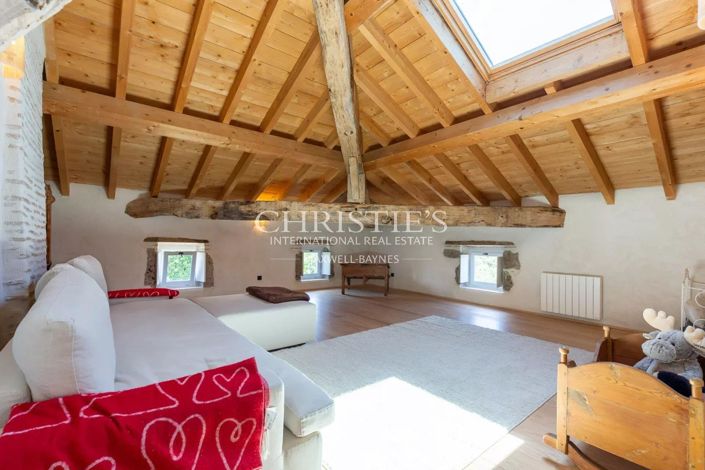 Image No.17-10 Bed House for sale