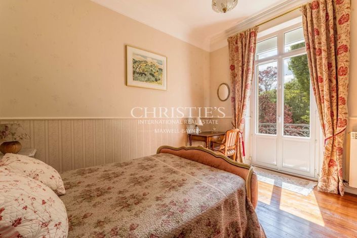 Image No.17-6 Bed House for sale