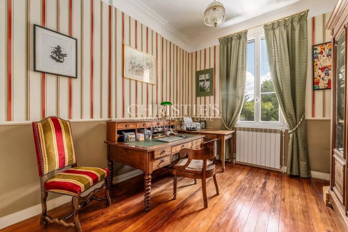 Image No.18-6 Bed House for sale