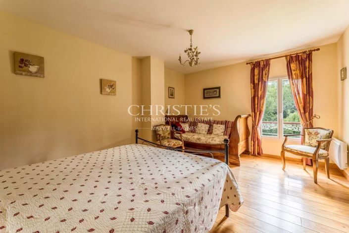 Image No.28-6 Bed House for sale