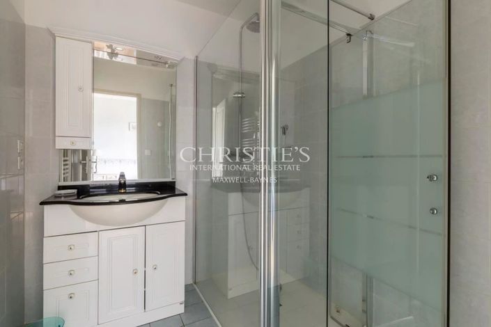 Image No.29-6 Bed House for sale