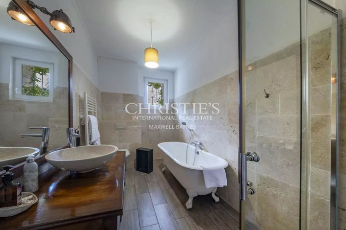 Image No.25-House for sale