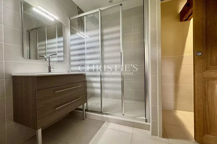 Image No.24-10 Bed House for sale