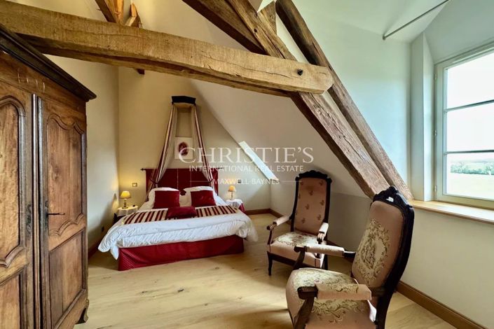 Image No.28-10 Bed House for sale