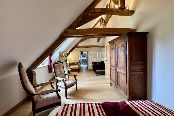 Image No.30-10 Bed House for sale