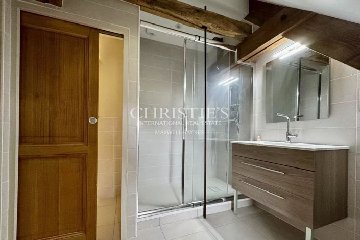 Image No.33-10 Bed House for sale