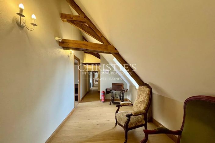 Image No.36-10 Bed House for sale