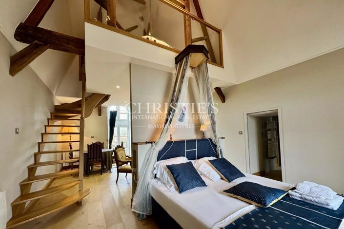 Image No.37-10 Bed House for sale