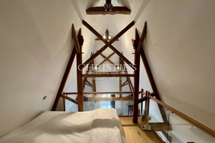 Image No.38-10 Bed House for sale