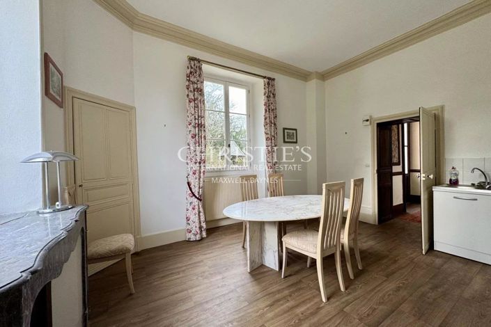 Image No.40-10 Bed House for sale