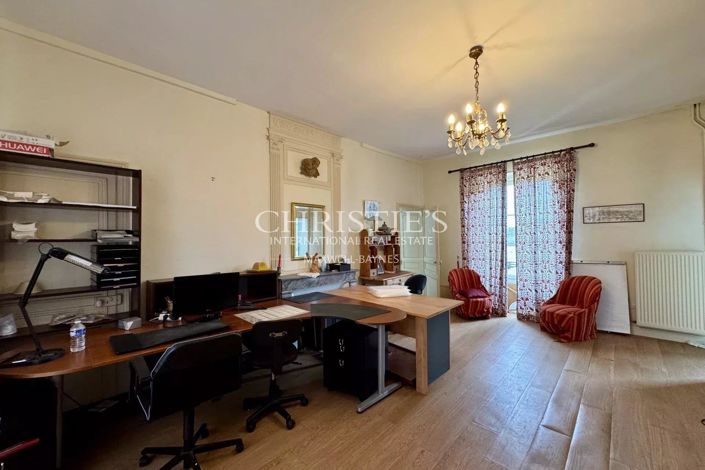 Image No.44-10 Bed House for sale