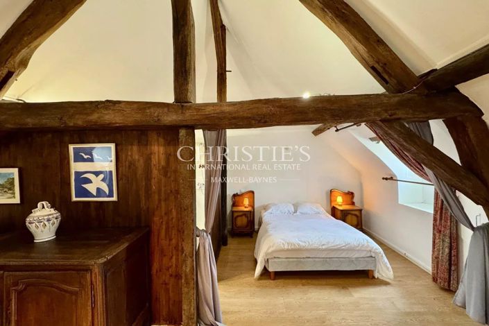 Image No.45-10 Bed House for sale