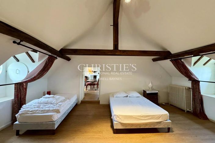 Image No.46-10 Bed House for sale