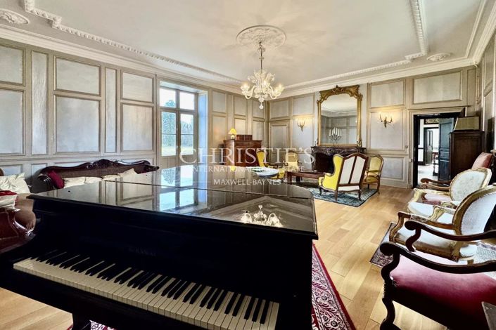 Image No.8-10 Bed House for sale