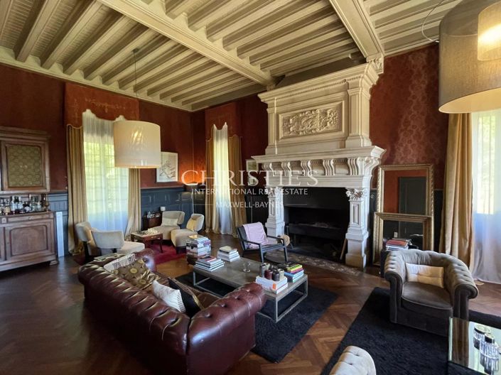 Image No.5-9 Bed House for sale