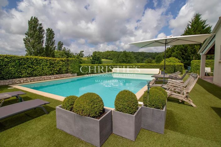 Image No.2-4 Bed House for sale