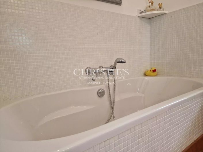 Image No.21-4 Bed House for sale