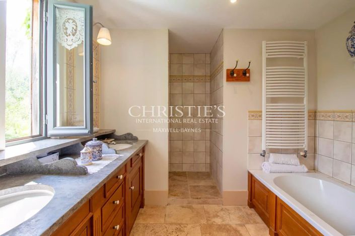 Image No.19-5 Bed House for sale