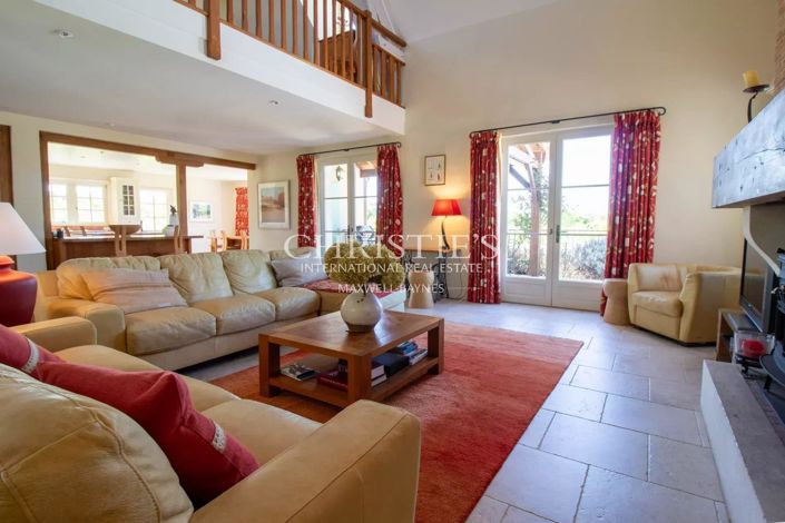 Image No.10-3 Bed House for sale