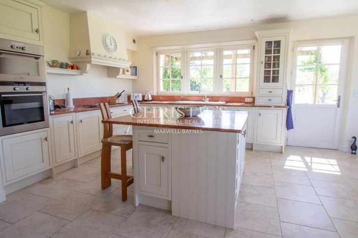 Image No.11-3 Bed House for sale