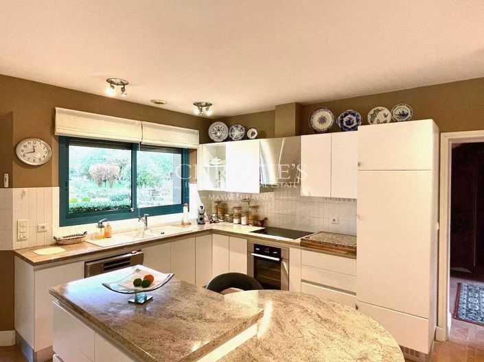 Image No.4-5 Bed House for sale