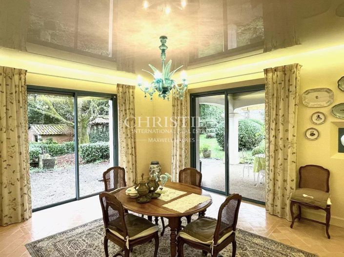 Image No.5-5 Bed House for sale