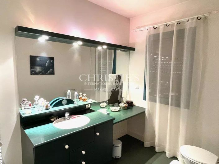 Image No.8-5 Bed House for sale