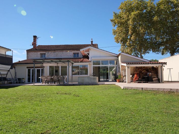 Image No.1-6 Bed House for sale