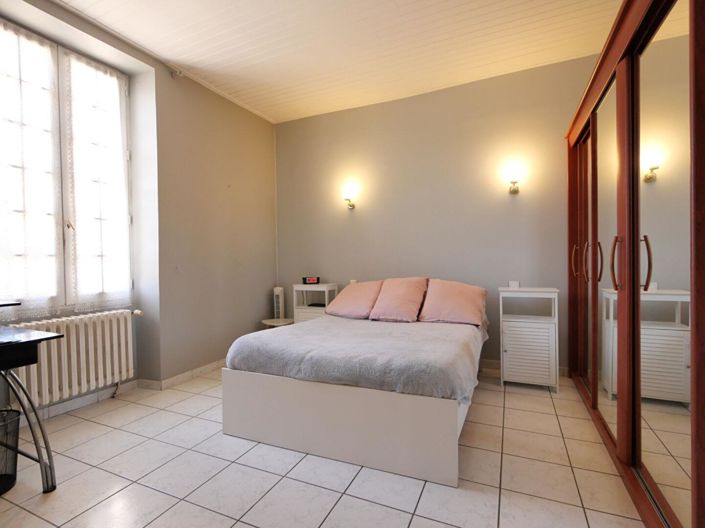 Image No.11-6 Bed House for sale