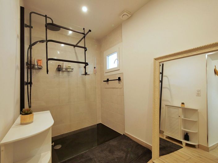 Image No.13-6 Bed House for sale