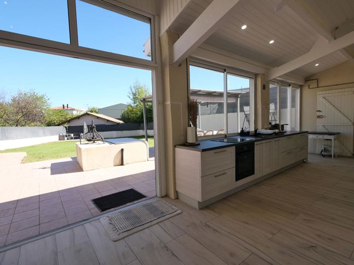 Image No.4-6 Bed House for sale