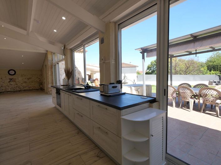 Image No.5-6 Bed House for sale