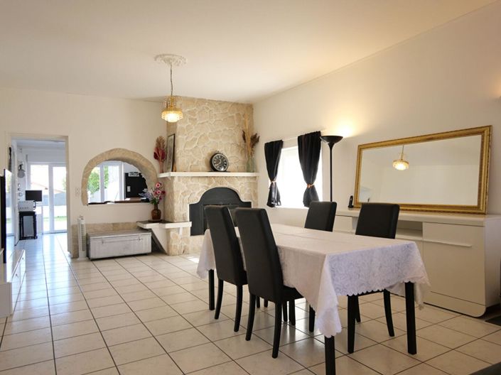 Image No.7-6 Bed House for sale