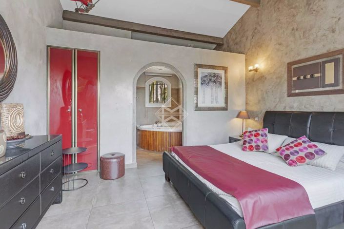 Image No.10-7 Bed House for sale