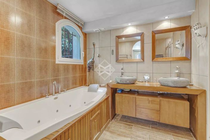 Image No.13-7 Bed House for sale