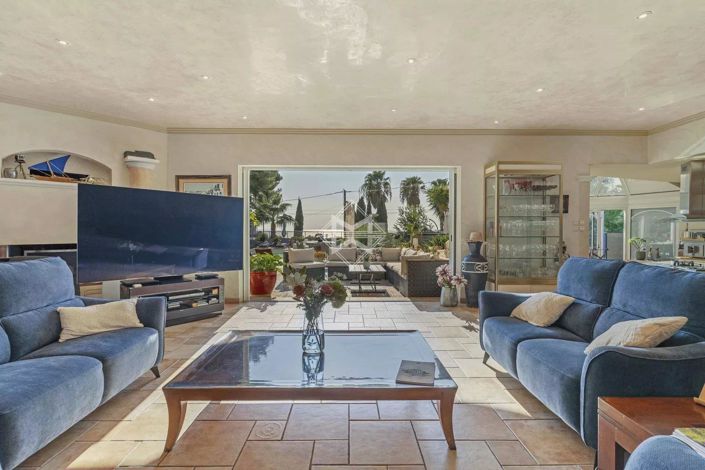 Image No.5-7 Bed House for sale