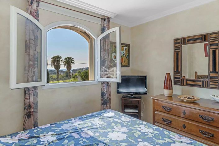 Image No.8-7 Bed House for sale