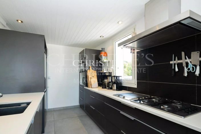 Image No.8-4 Bed House for sale