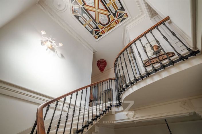 Image No.2-6 Bed House for sale