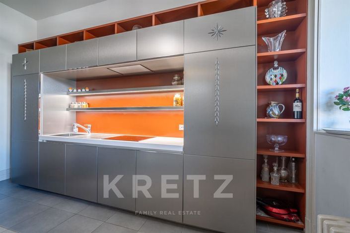 Image No.8-6 Bed House for sale