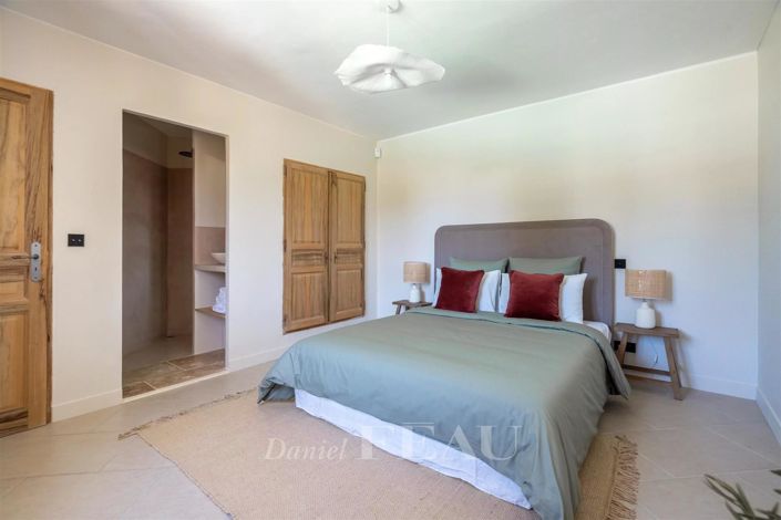 Image No.14-4 Bed House for sale