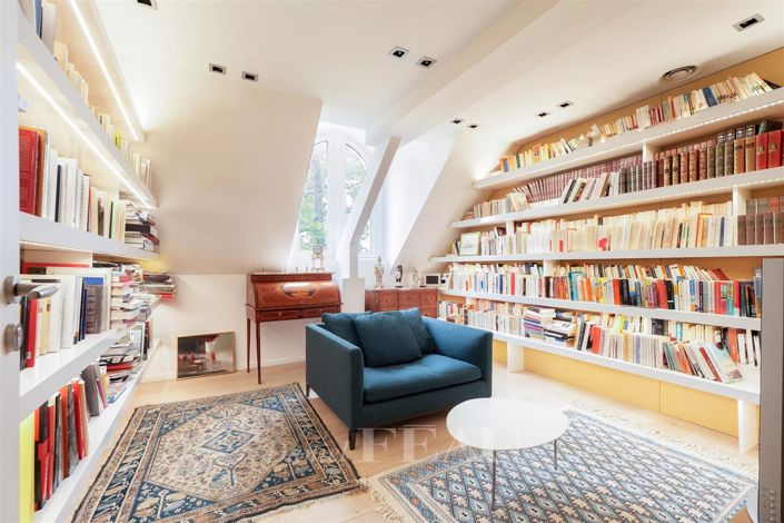 Image No.25-6 Bed House for sale