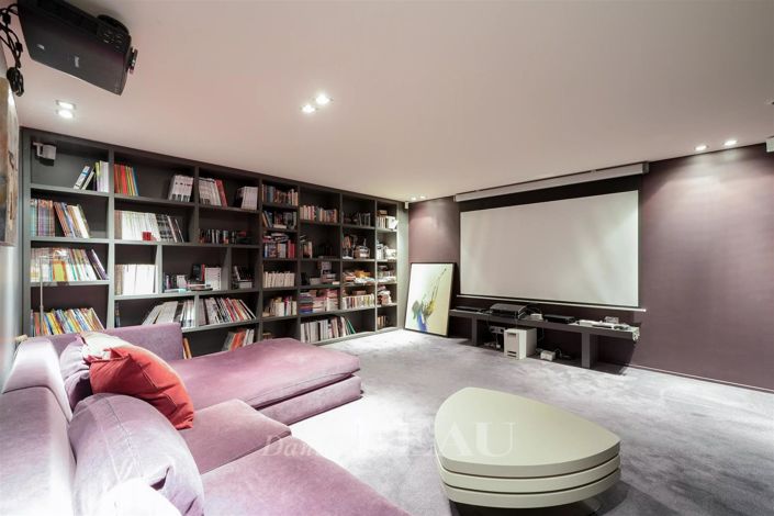 Image No.26-6 Bed House for sale