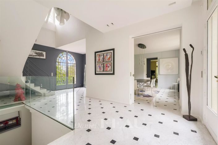 Image No.3-6 Bed House for sale