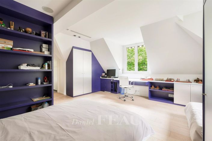 Image No.30-6 Bed House for sale