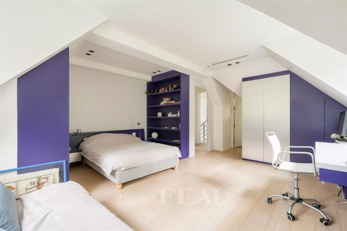 Image No.31-6 Bed House for sale