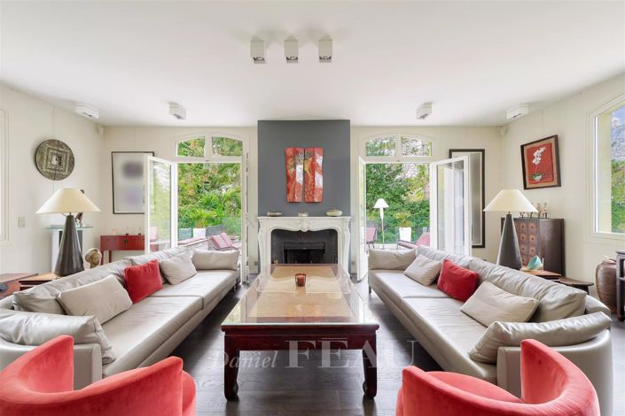 Image No.8-6 Bed House for sale