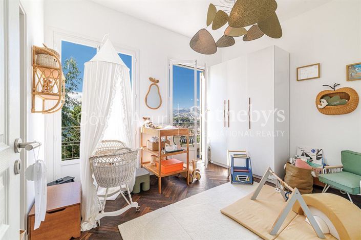 Image No.8-5 Bed Property for sale