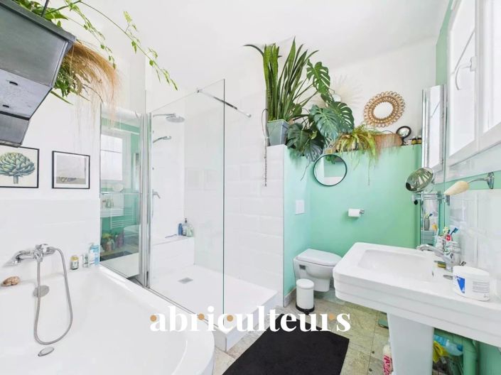 Image No.7-7 Bed House for sale