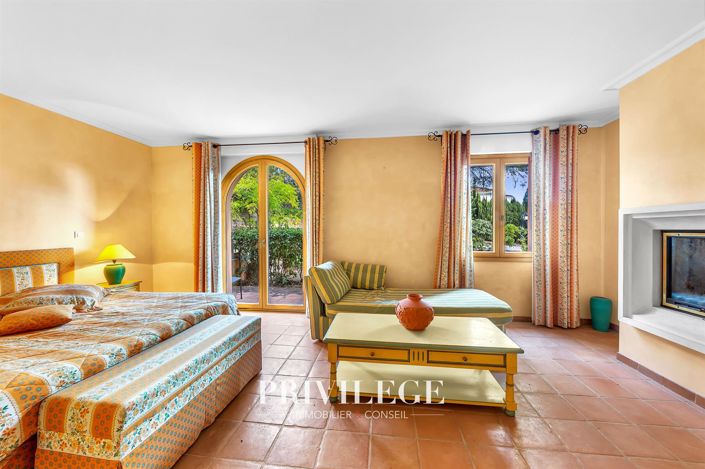 Image No.13-10 Bed House for sale